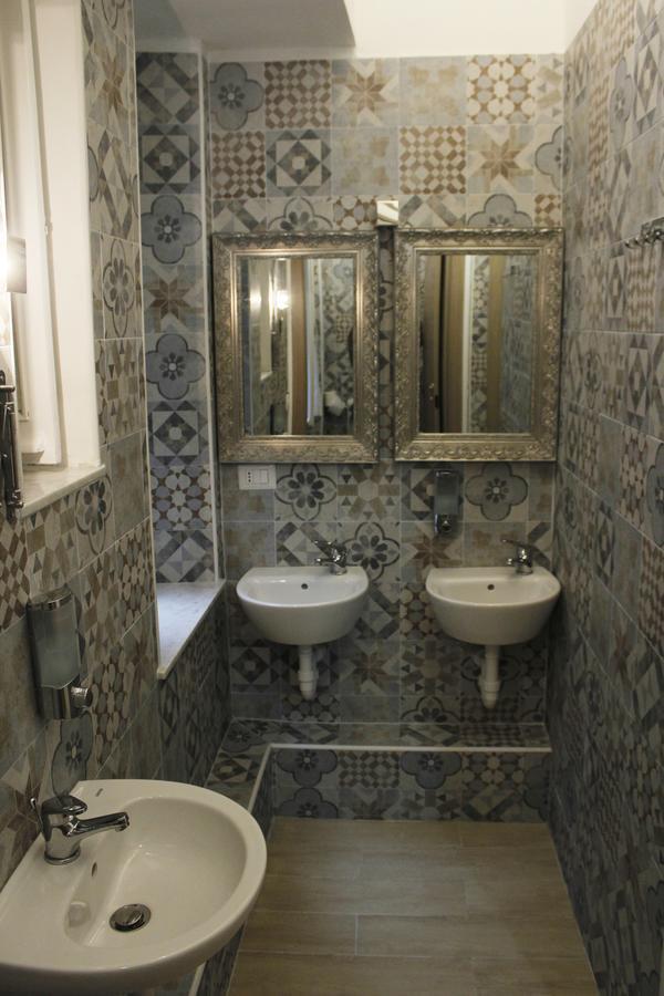Victoria House Hostel Genoa Luaran gambar