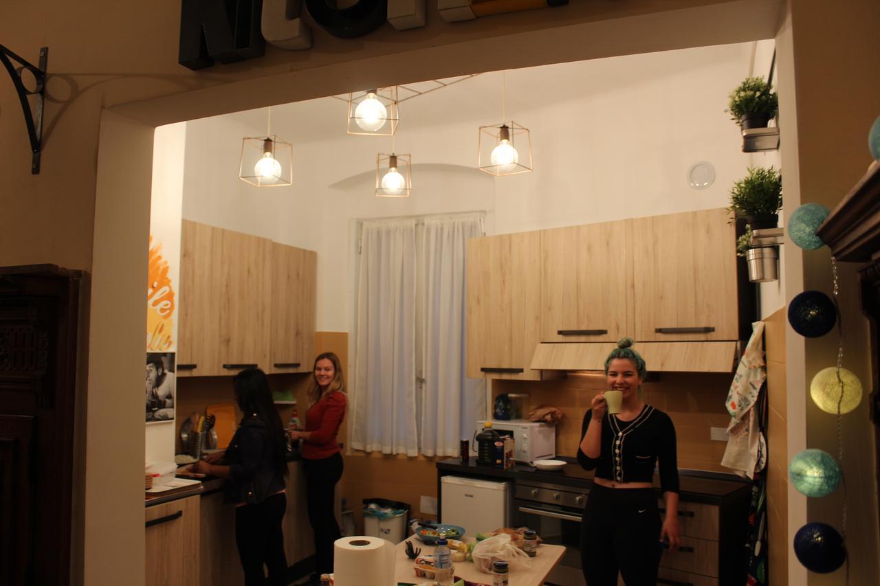 Victoria House Hostel Genoa Luaran gambar