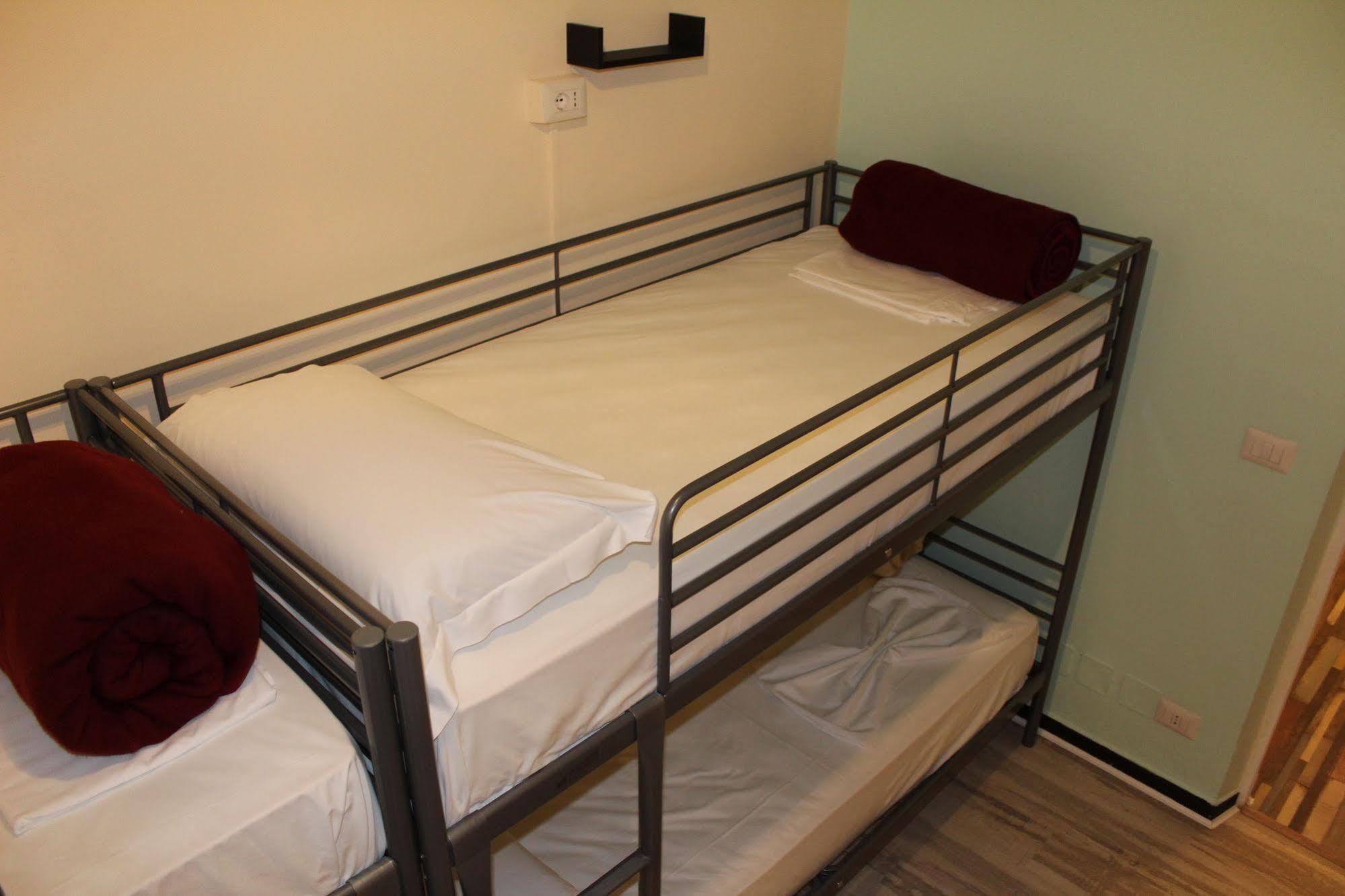 Victoria House Hostel Genoa Luaran gambar