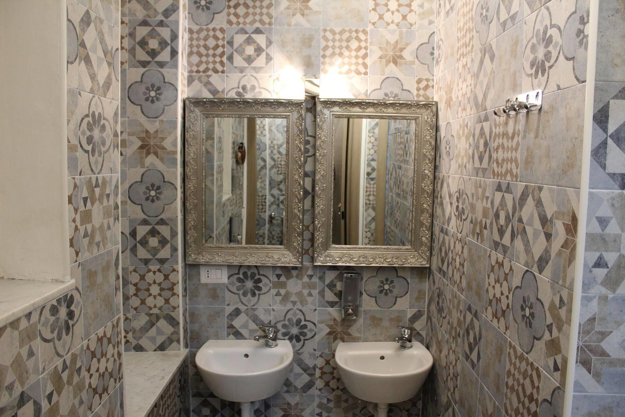 Victoria House Hostel Genoa Luaran gambar